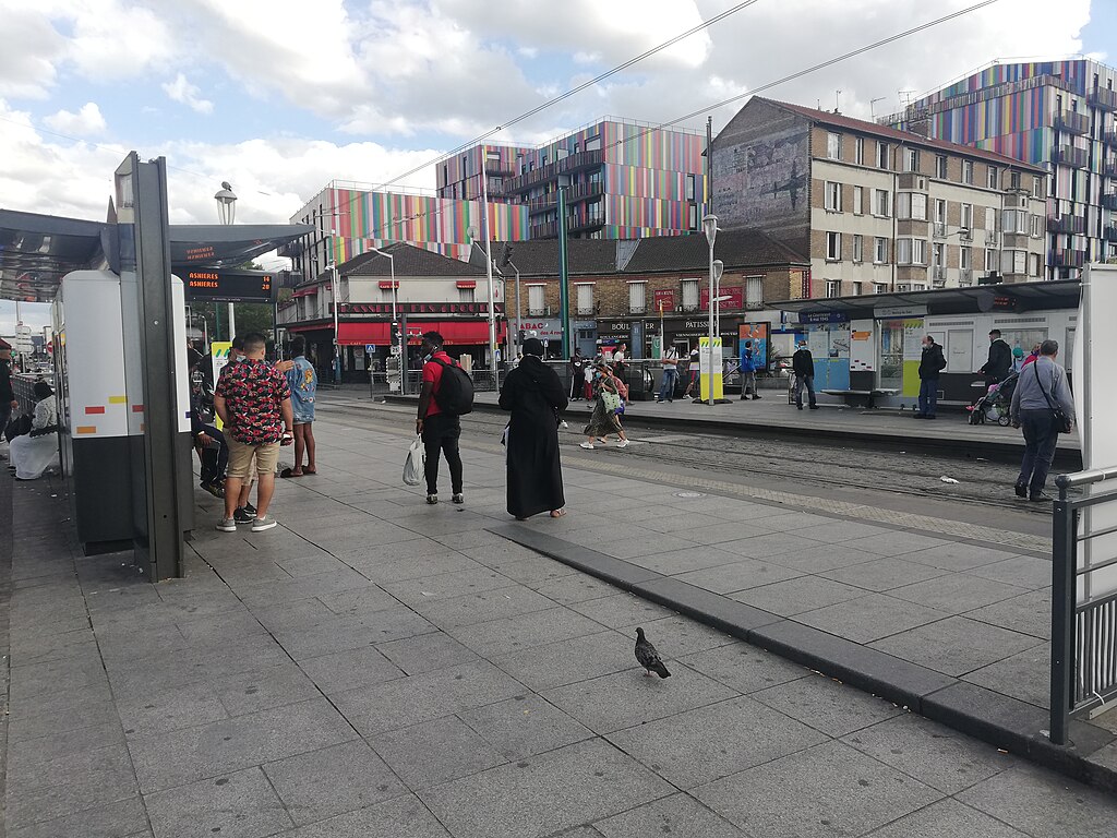 Pose de borne de recharge La Courneuve